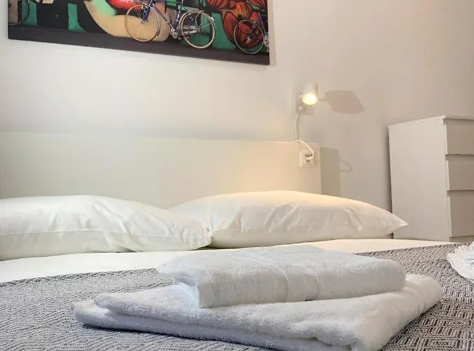 Carillon By Bestchoice - Old - Self Check-in With Parking Option Appartement Graz