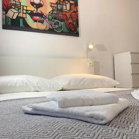 Carillon By Bestchoice - Old - Self Check-in With Parking Option Apartamento Graz