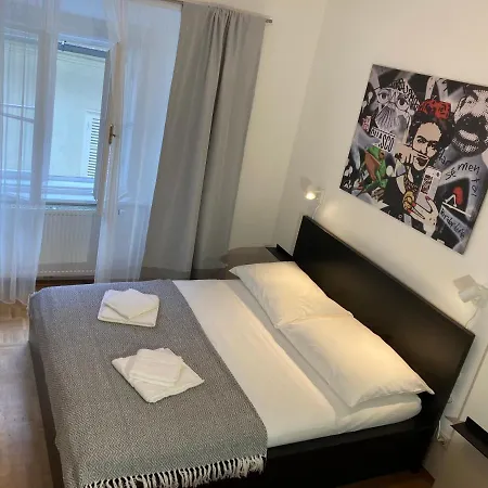 Carillon By Bestchoice - Old - Self Check-in With Parking Option Lägenhet Graz